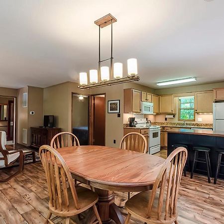 ברקלי ספרינגס Secluded Oasis W Hot Tub, Screened-In Porch, Wifi! מראה חיצוני תמונה
