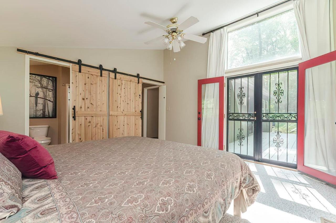 ברקלי ספרינגס Secluded Oasis W Hot Tub, Screened-In Porch, Wifi! מראה חיצוני תמונה