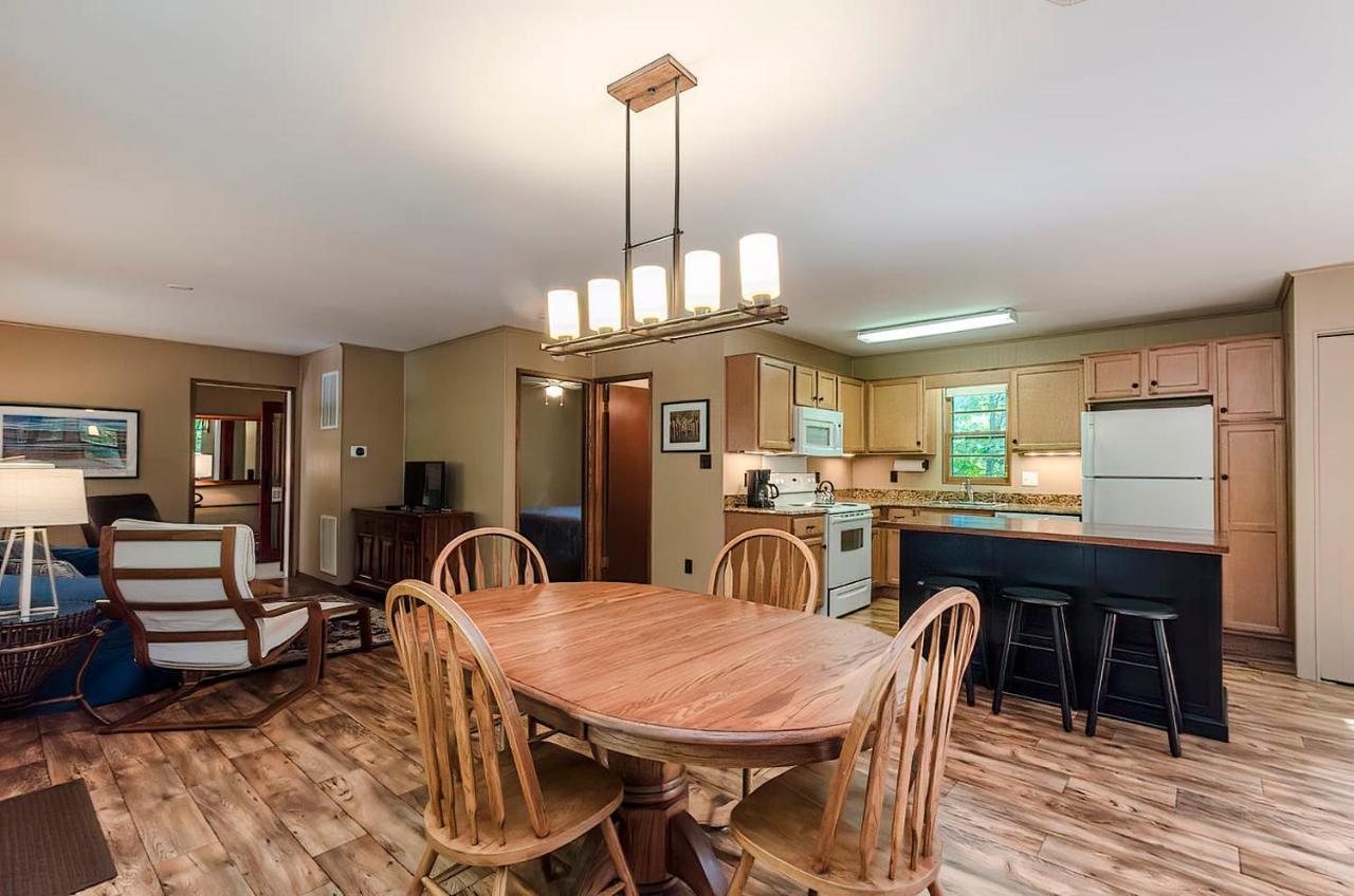 ברקלי ספרינגס Secluded Oasis W Hot Tub, Screened-In Porch, Wifi! מראה חיצוני תמונה
