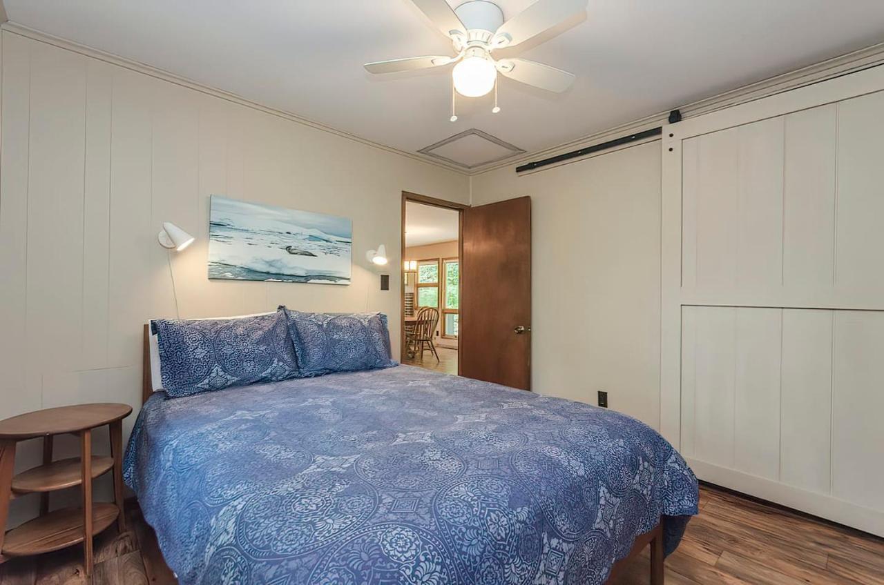 ברקלי ספרינגס Secluded Oasis W Hot Tub, Screened-In Porch, Wifi! מראה חיצוני תמונה